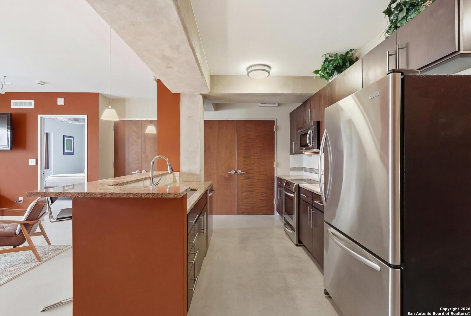 800 Brazos Unit: 1103