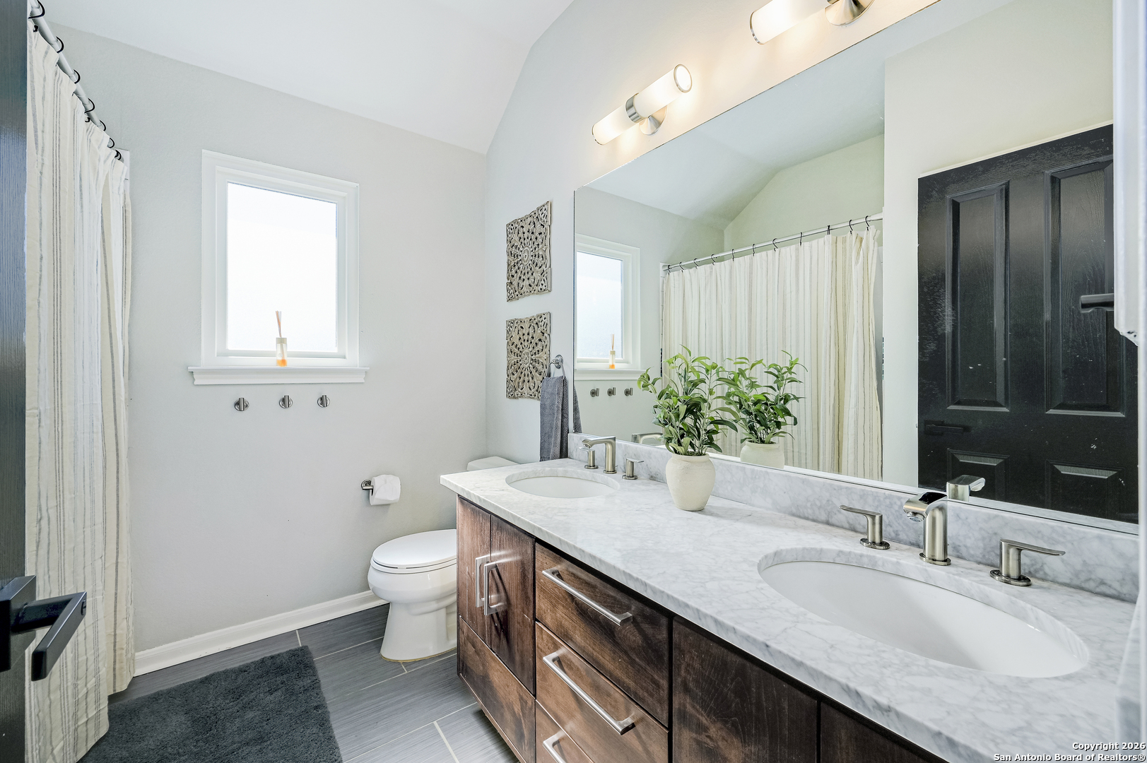 1515 Belclaire