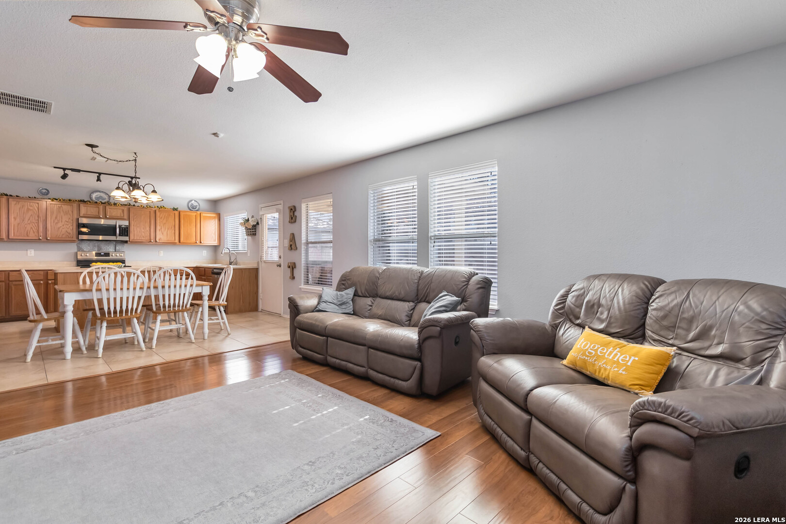 5706 Sherbrooke Oak