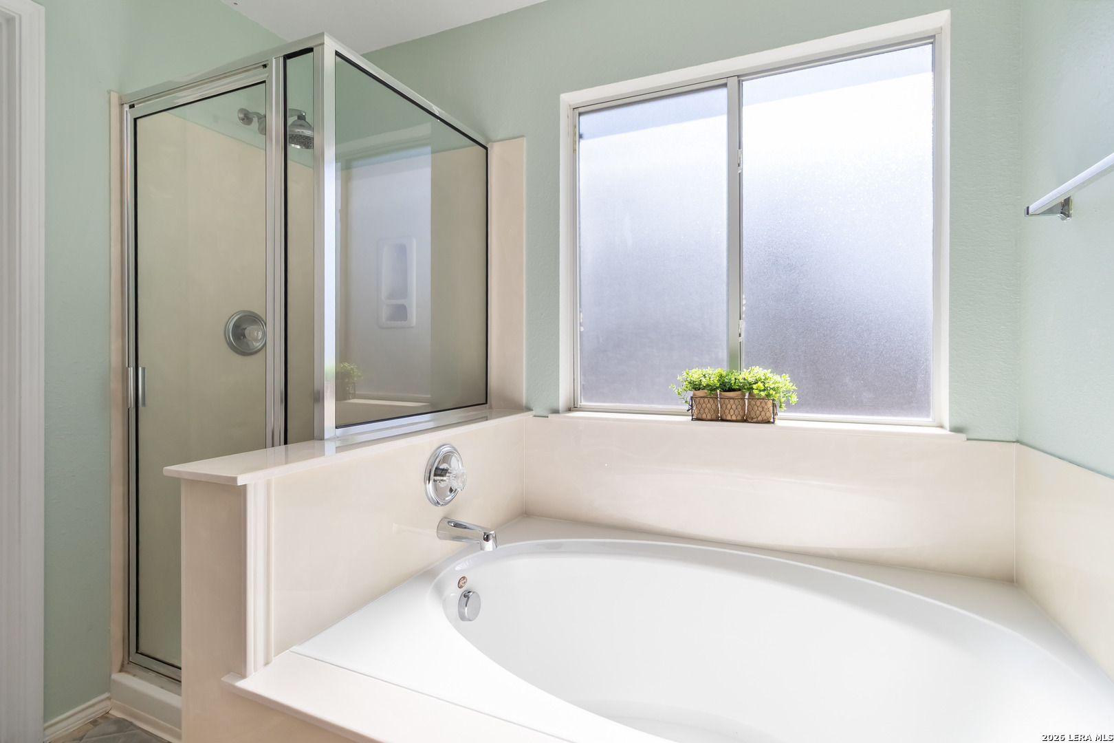5706 Sherbrooke Oak