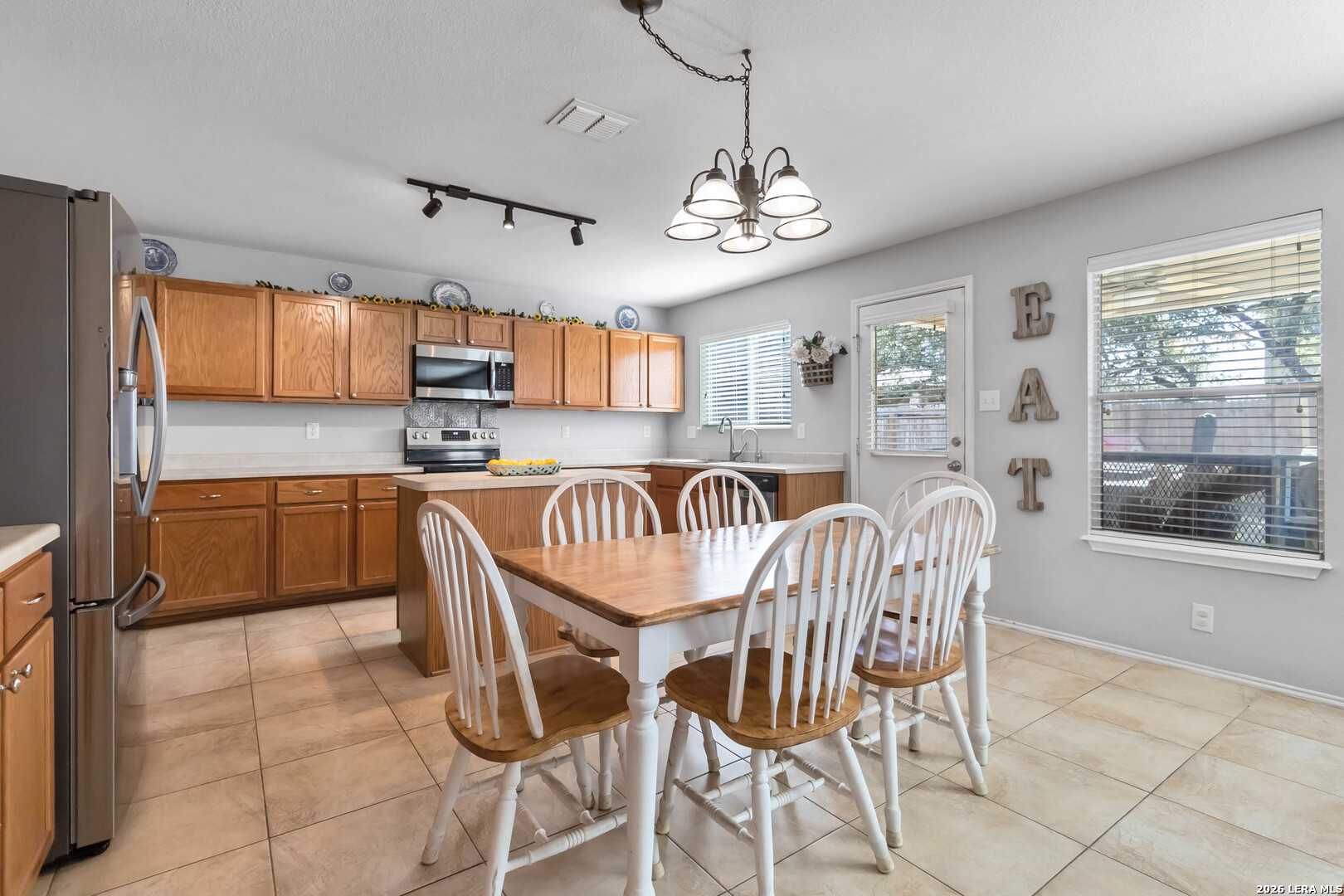5706 Sherbrooke Oak