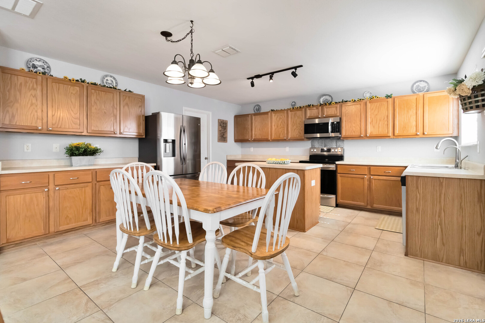 5706 Sherbrooke Oak