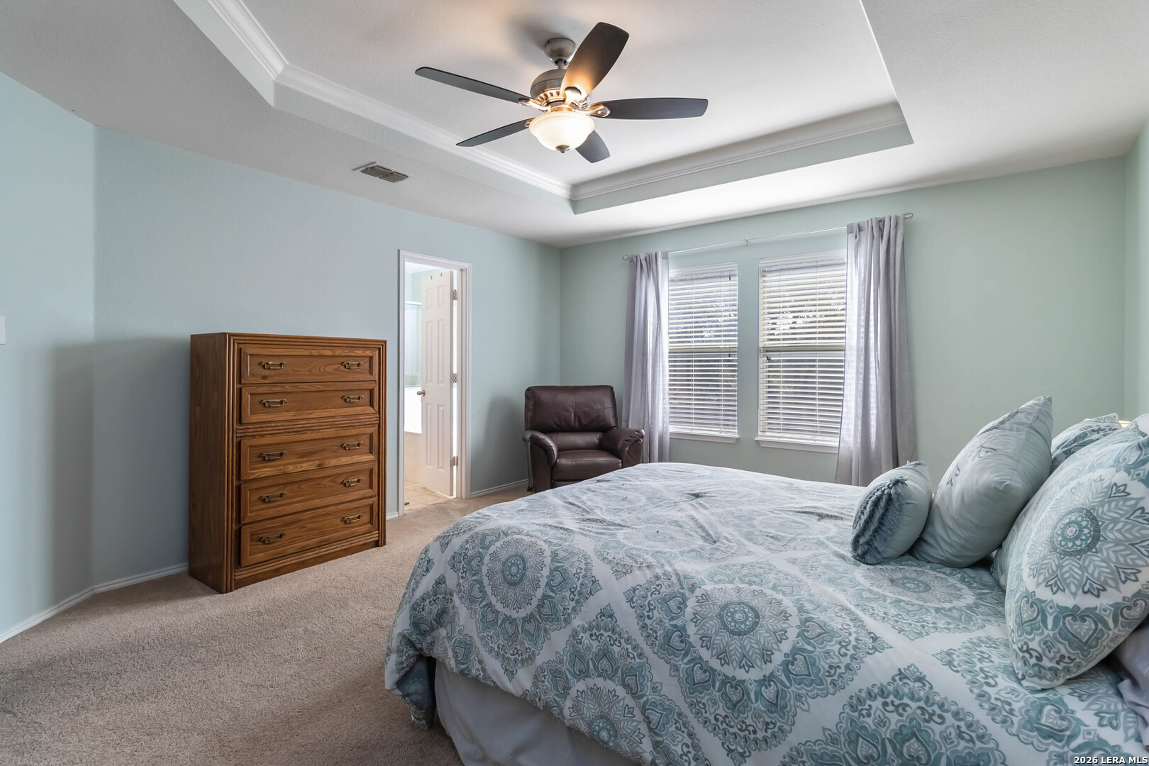 5706 Sherbrooke Oak