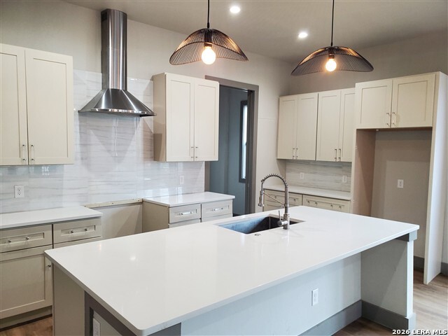 1132 W Mistletoe Unit: 102