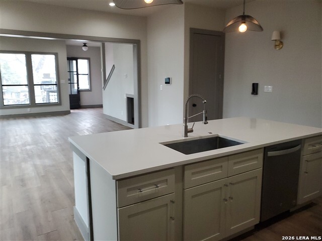 1132 W Mistletoe Unit: 102