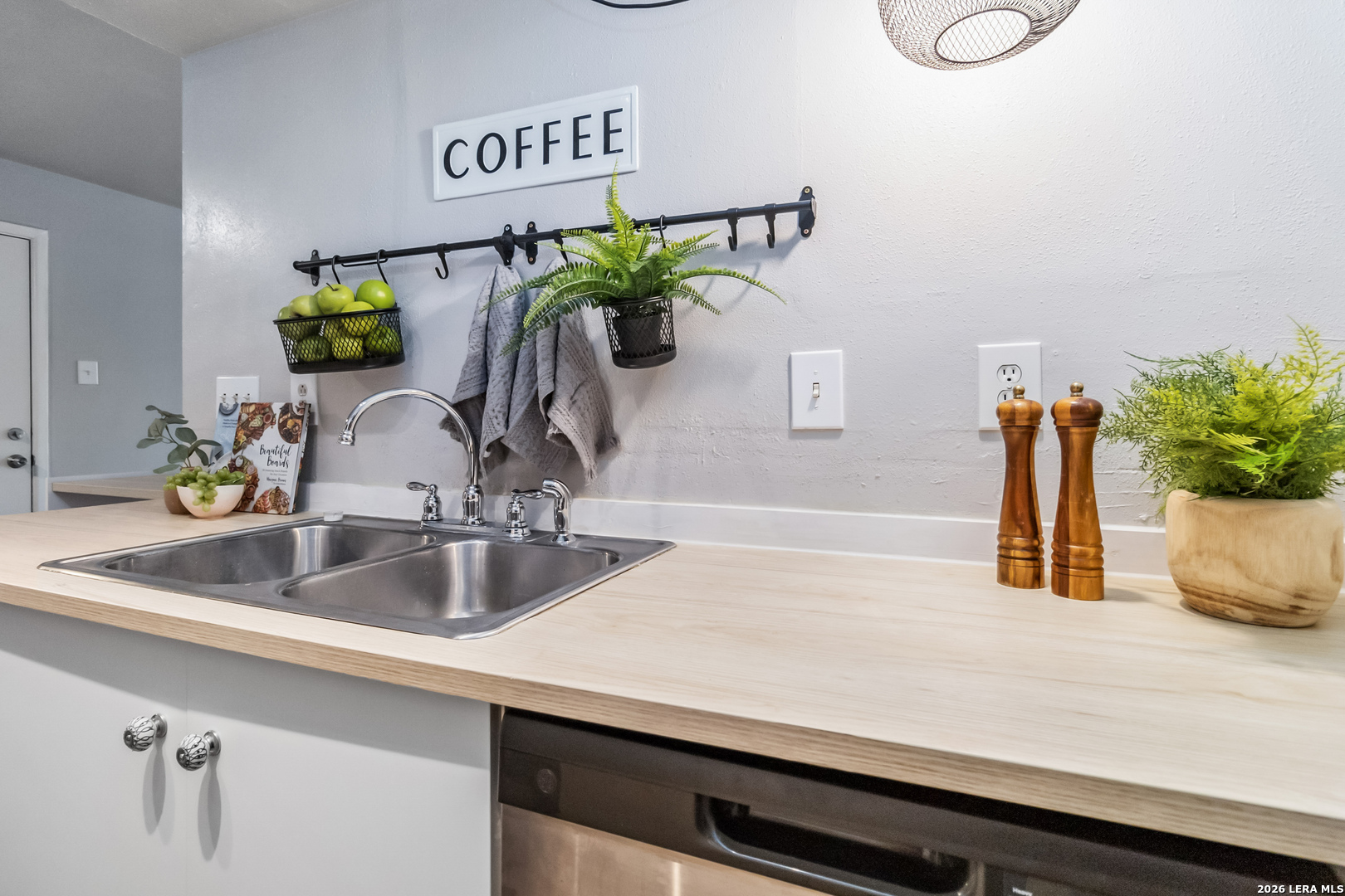 8038 Broadway Unit: 225L