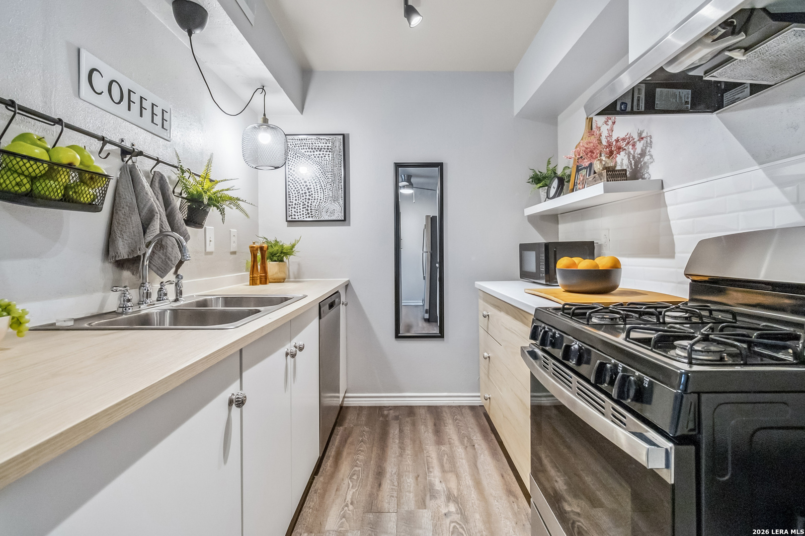 8038 Broadway Unit: 225L