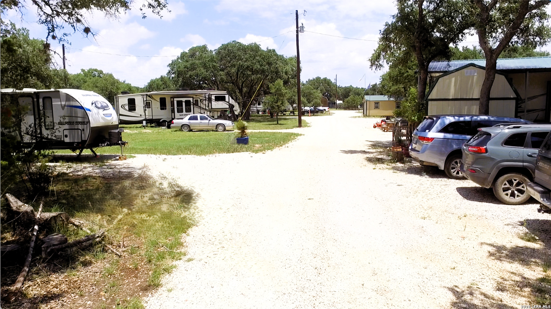 605 Lakeshore Ln