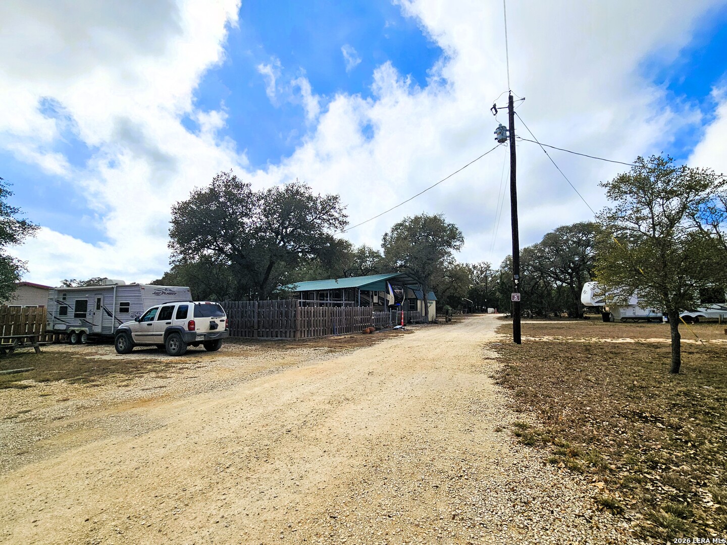 605 Lakeshore Ln