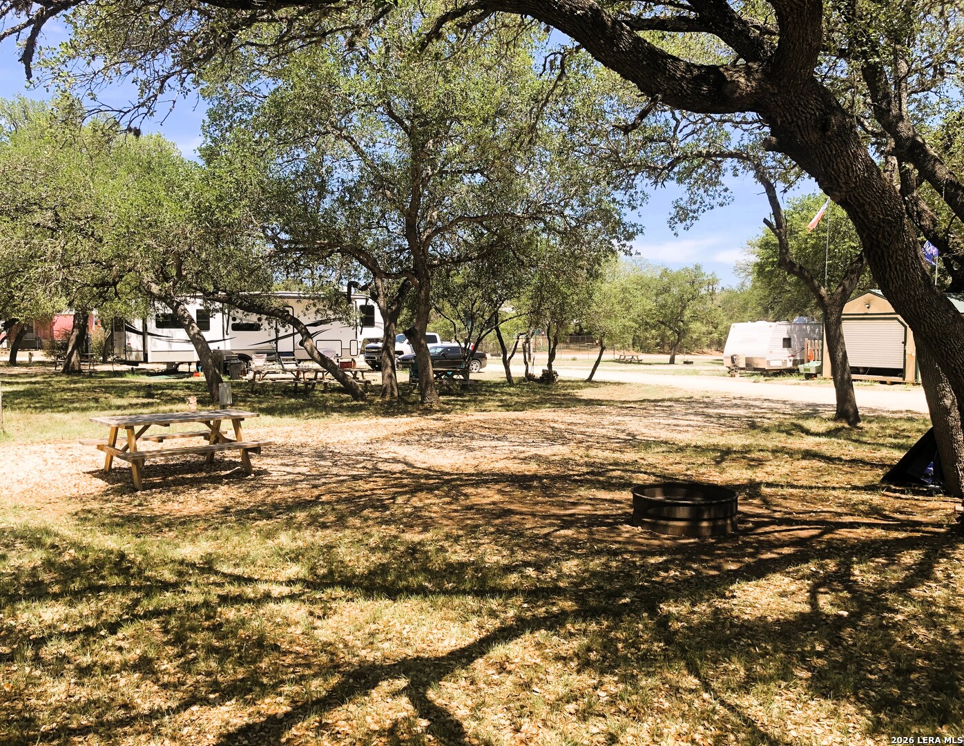 605 Lakeshore Ln