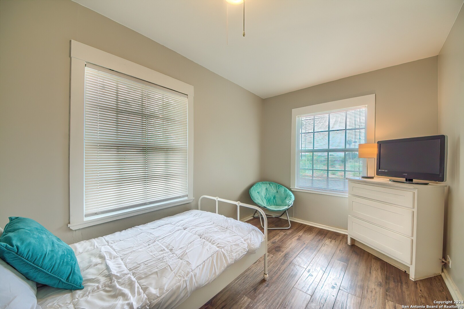 1382 RIVER RD