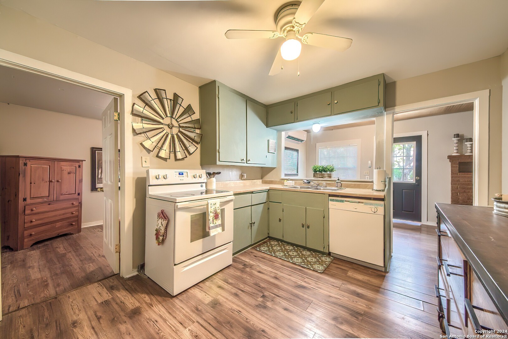 1382 RIVER RD