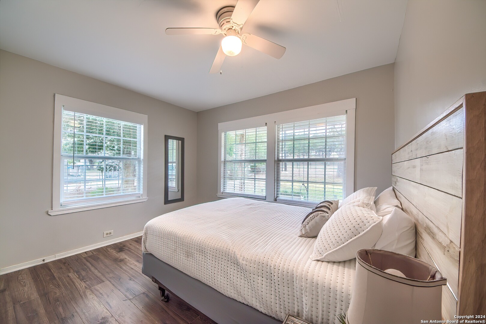 1382 RIVER RD