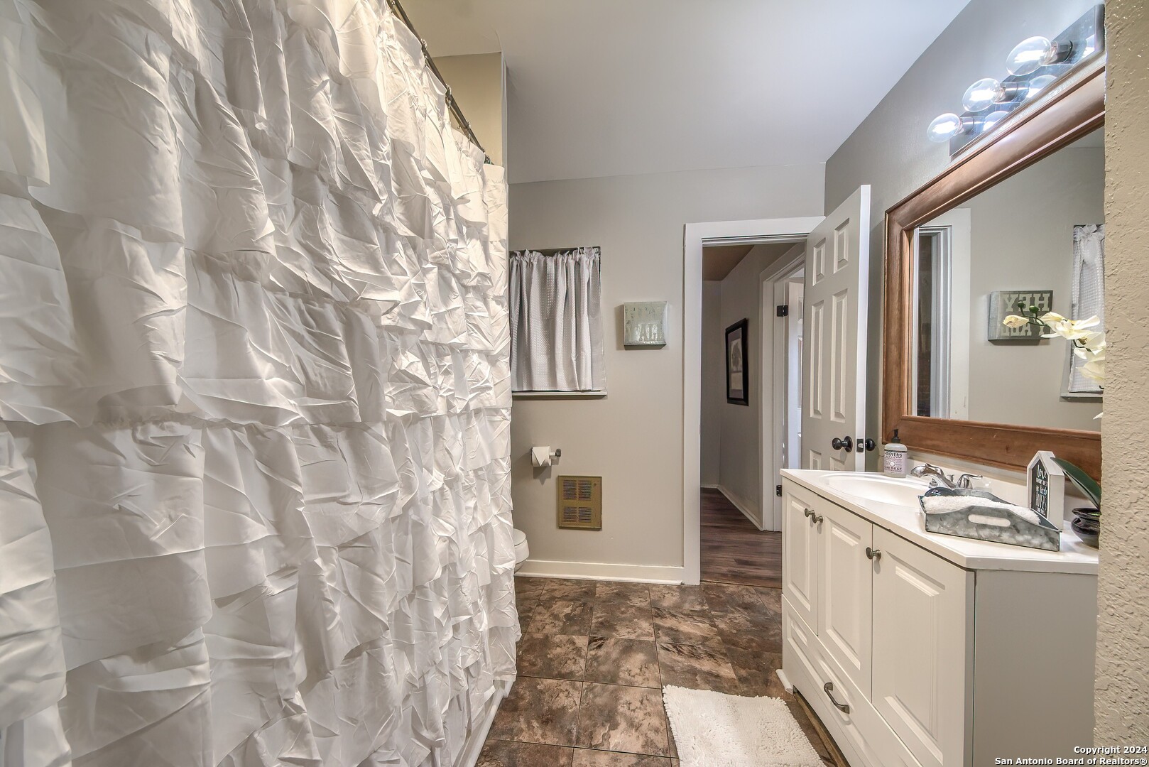 1382 RIVER RD