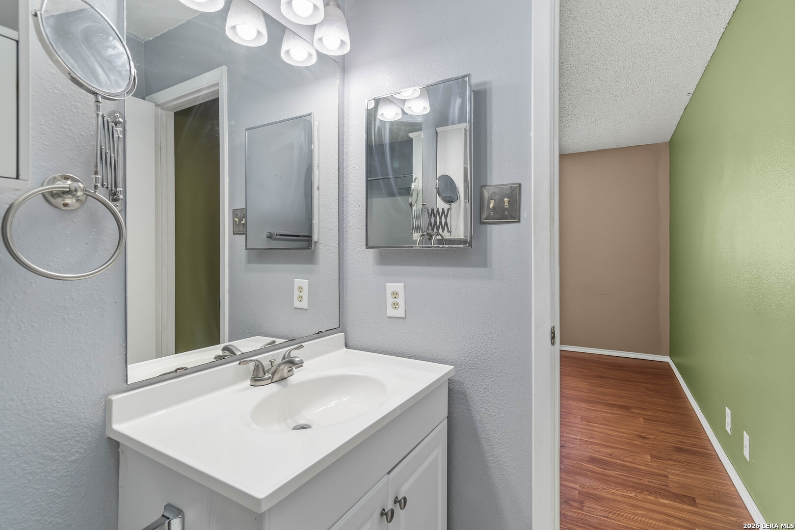 7467 Bluestone