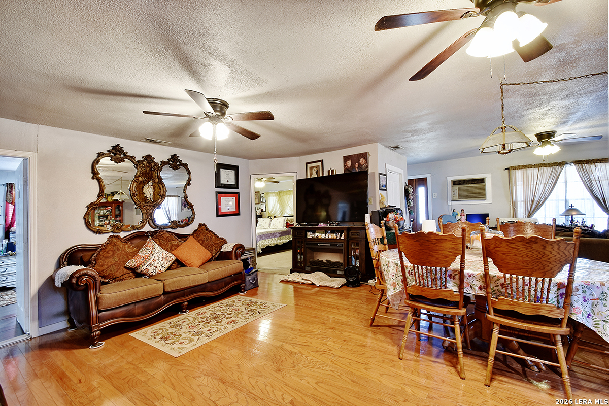 2740 Churchill