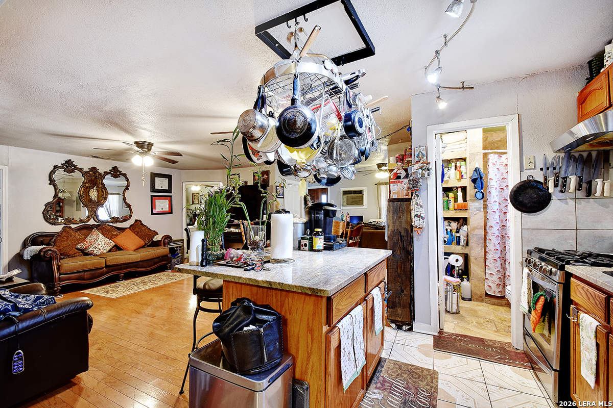 2740 Churchill
