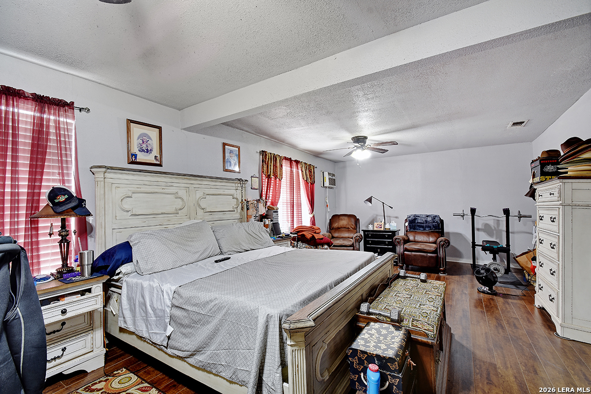 2740 Churchill