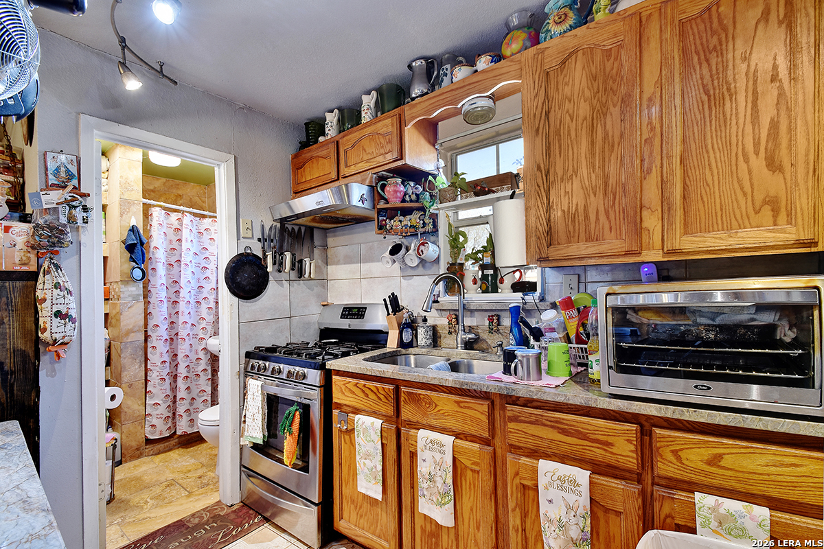 2740 Churchill