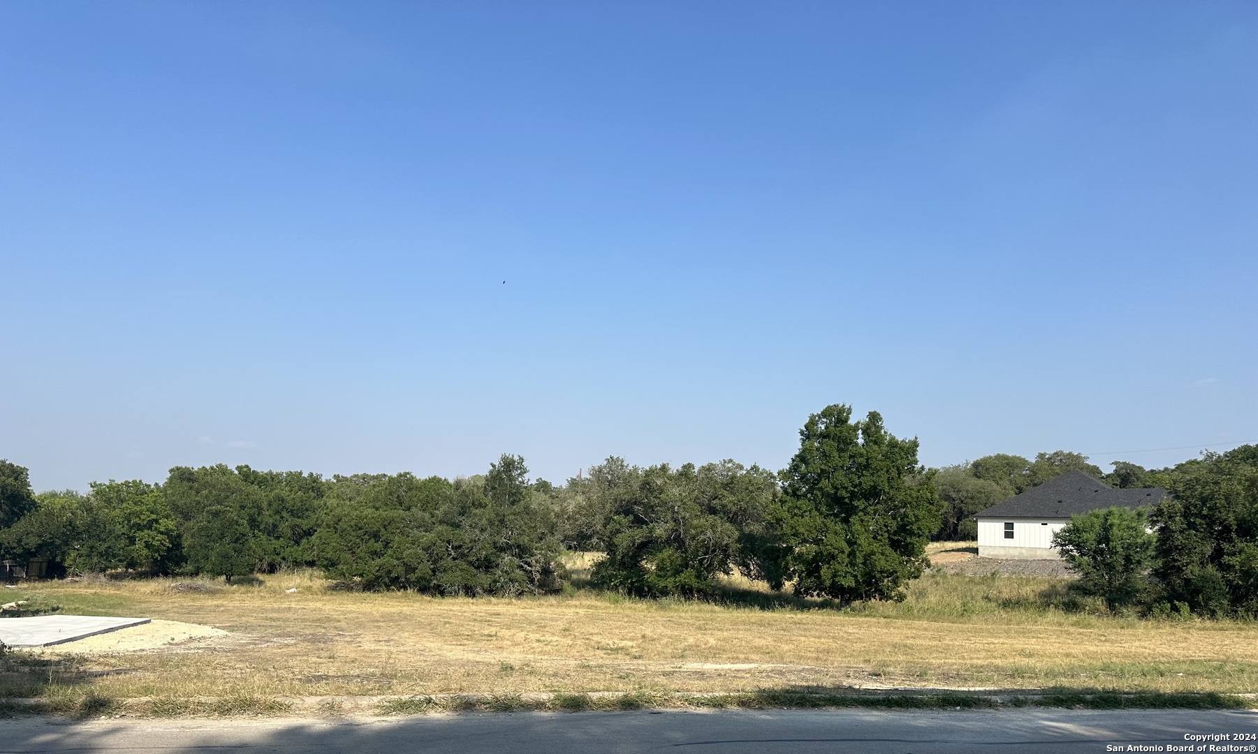00 River Bluff