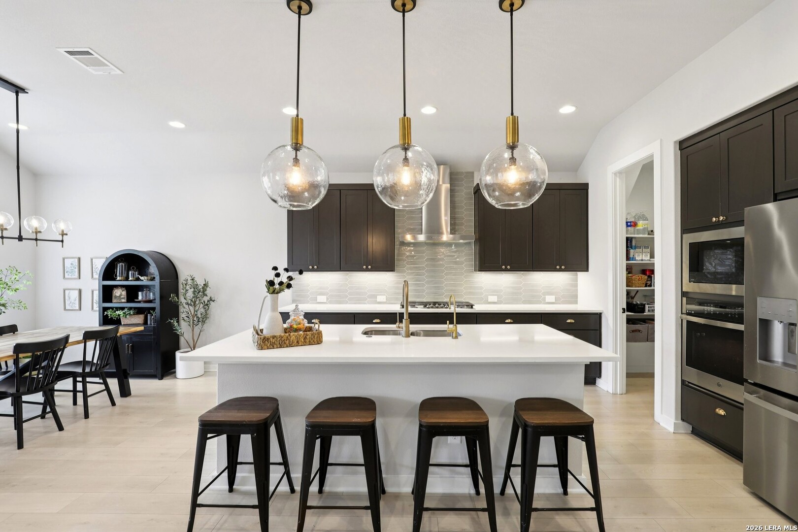 1538 Escarpment