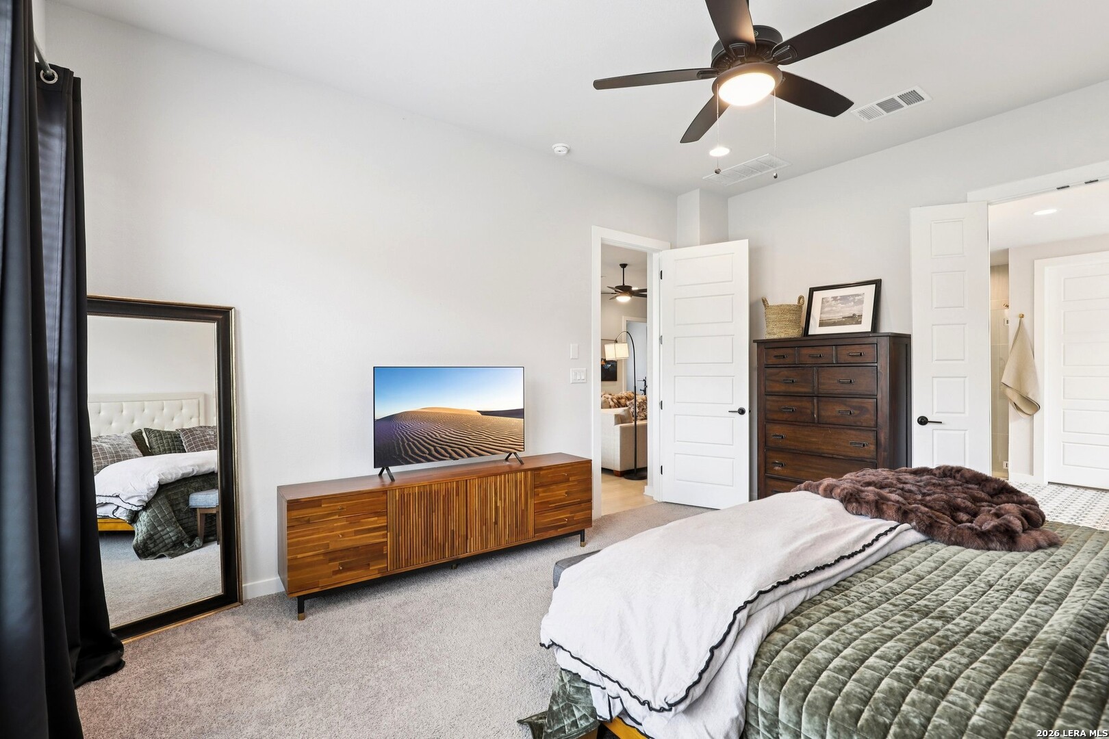 1538 Escarpment