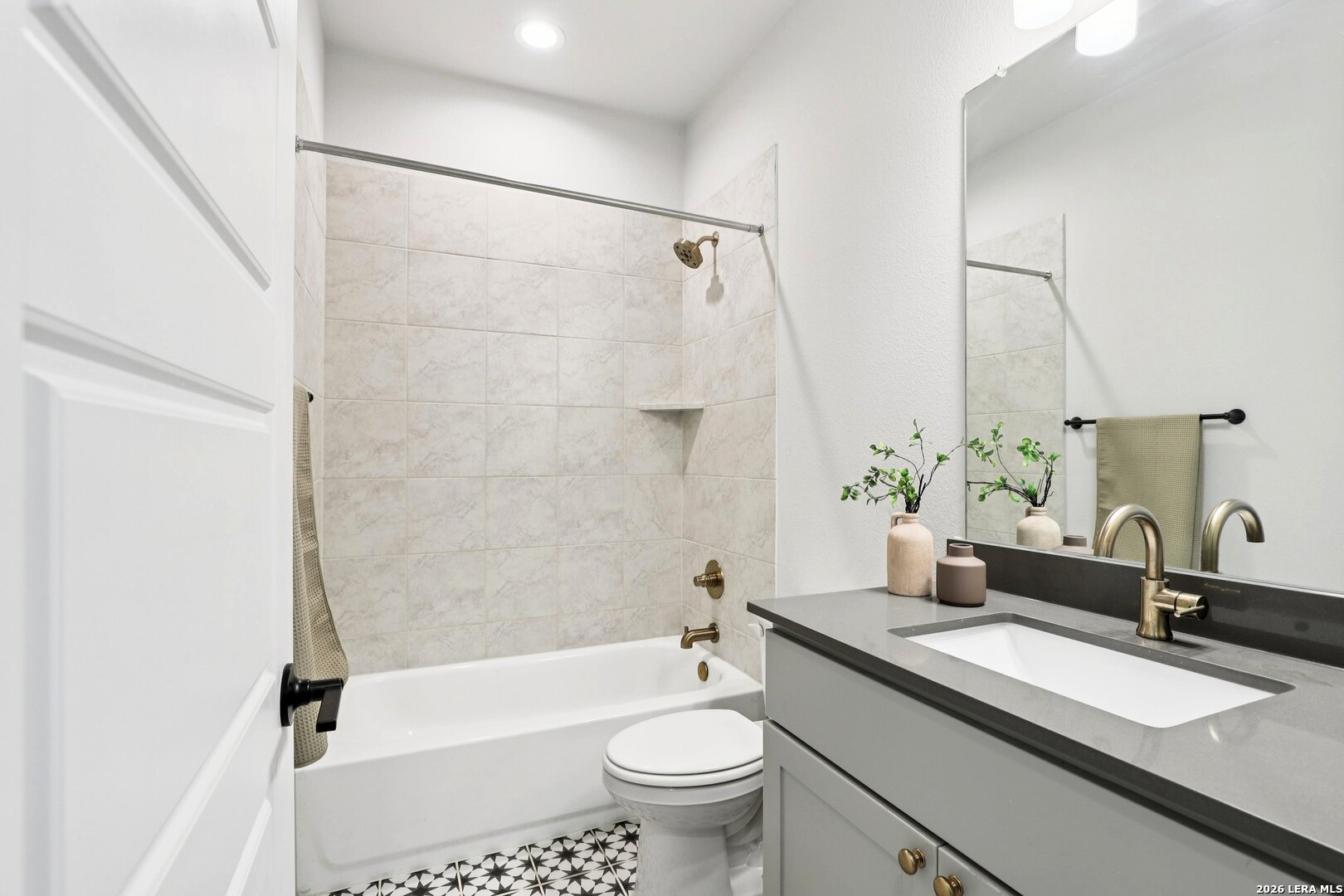 1538 Escarpment