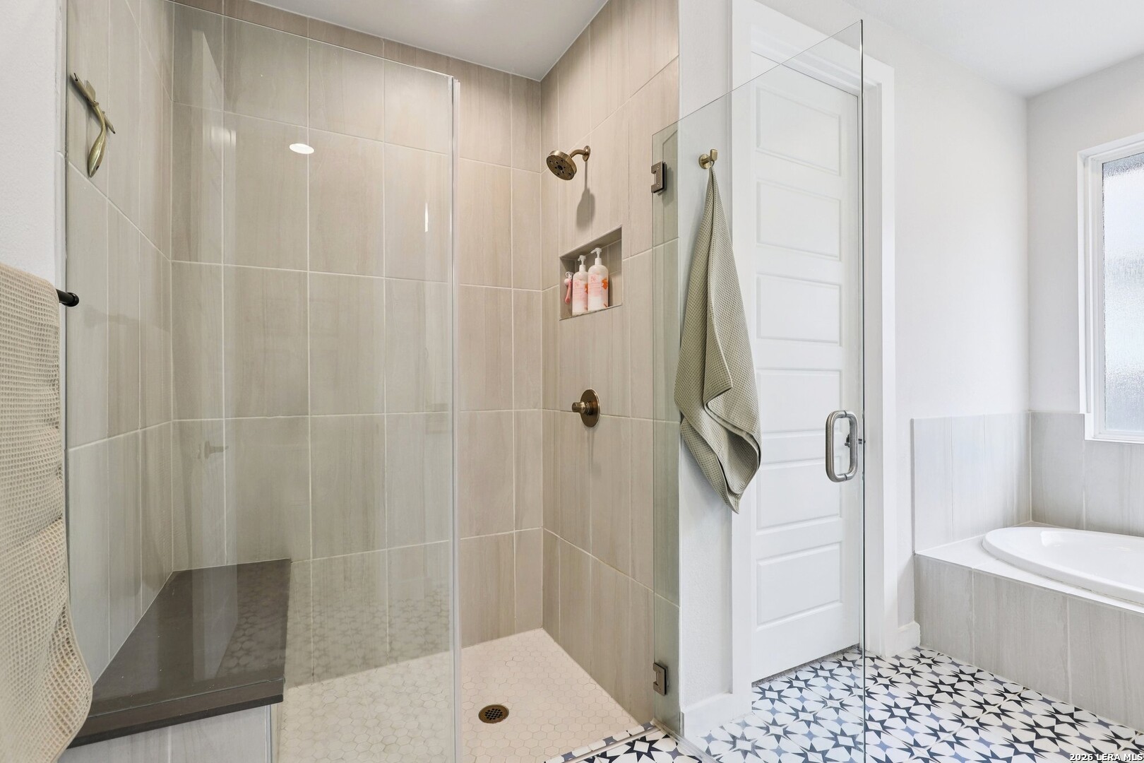1538 Escarpment