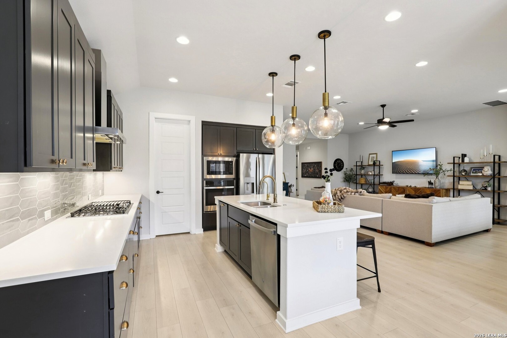 1538 Escarpment