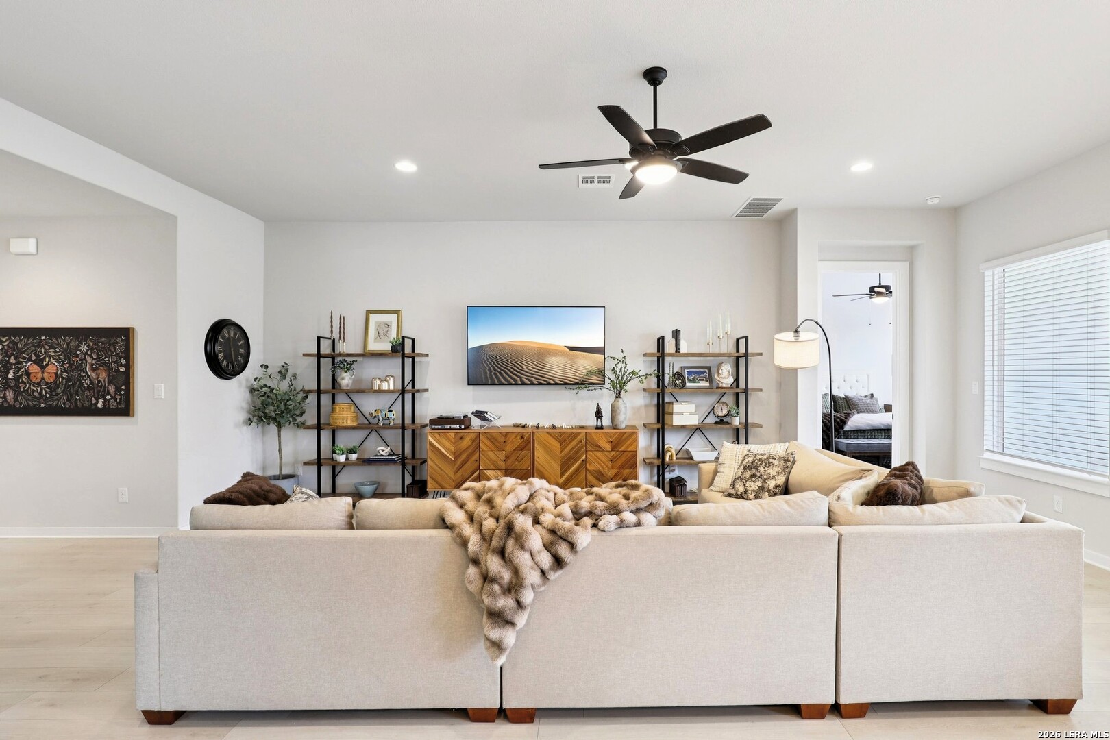 1538 Escarpment