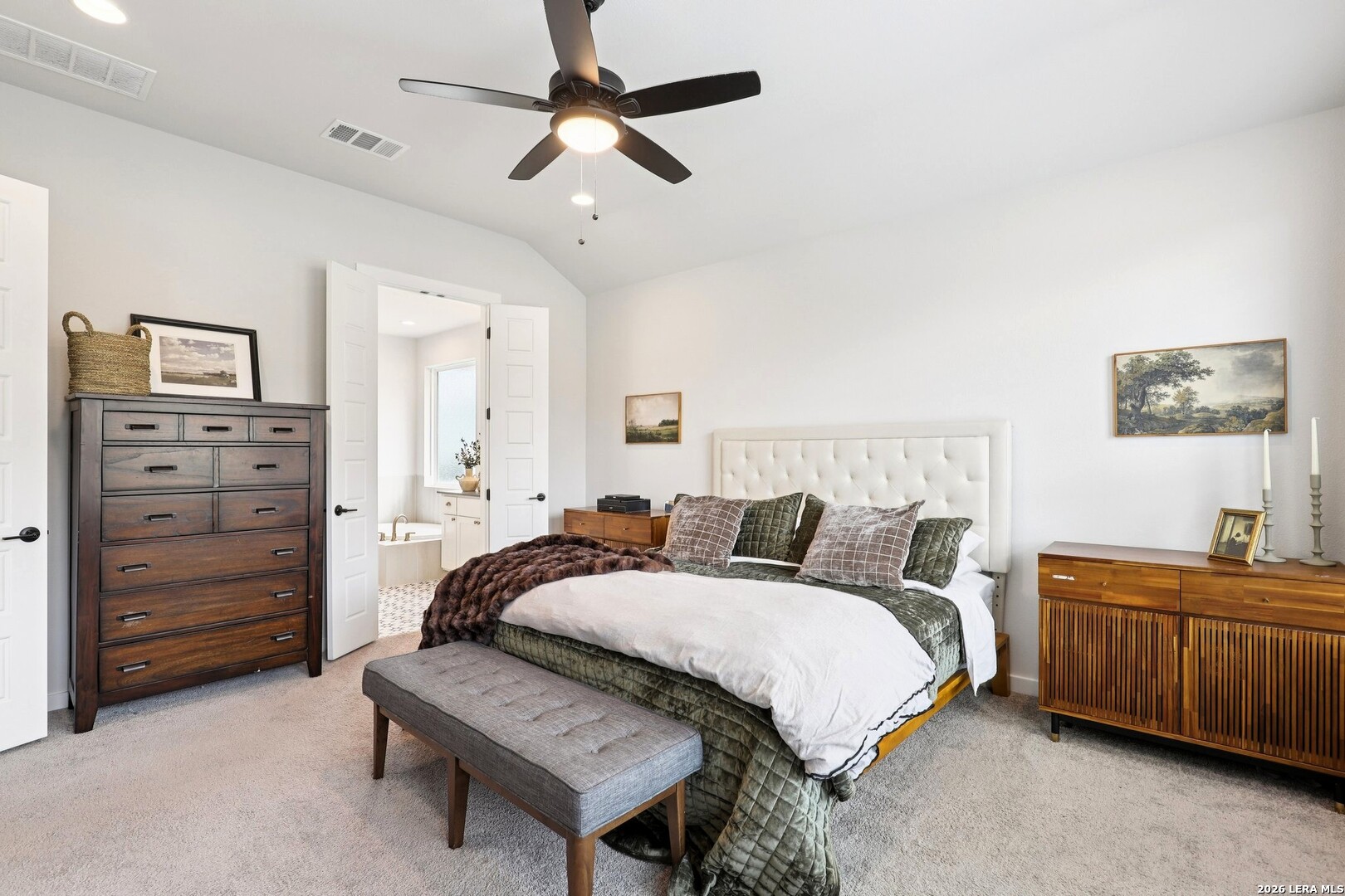 1538 Escarpment