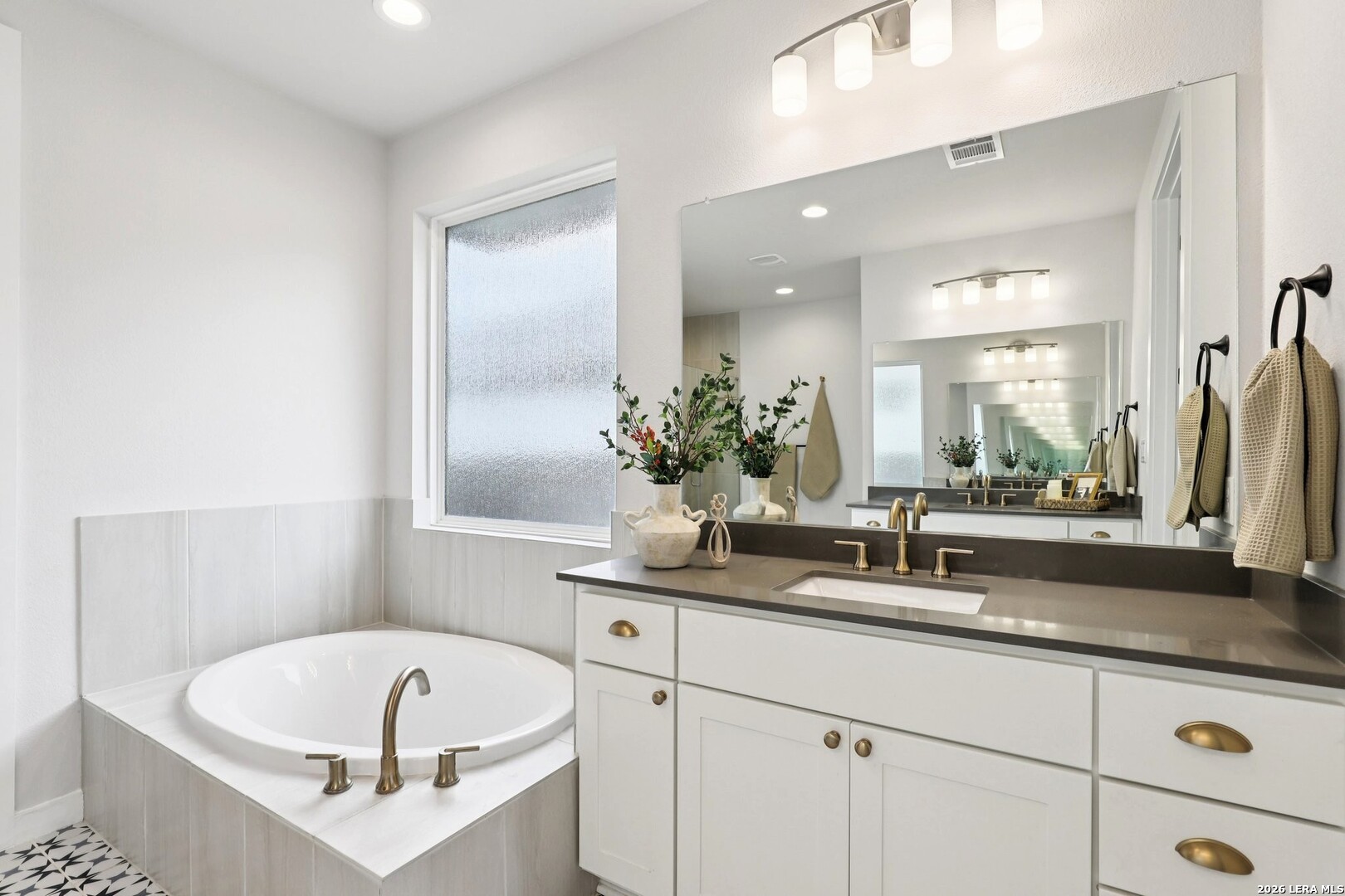 1538 Escarpment