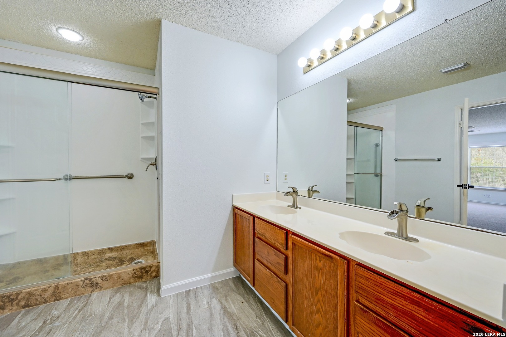 15718 Knollvista