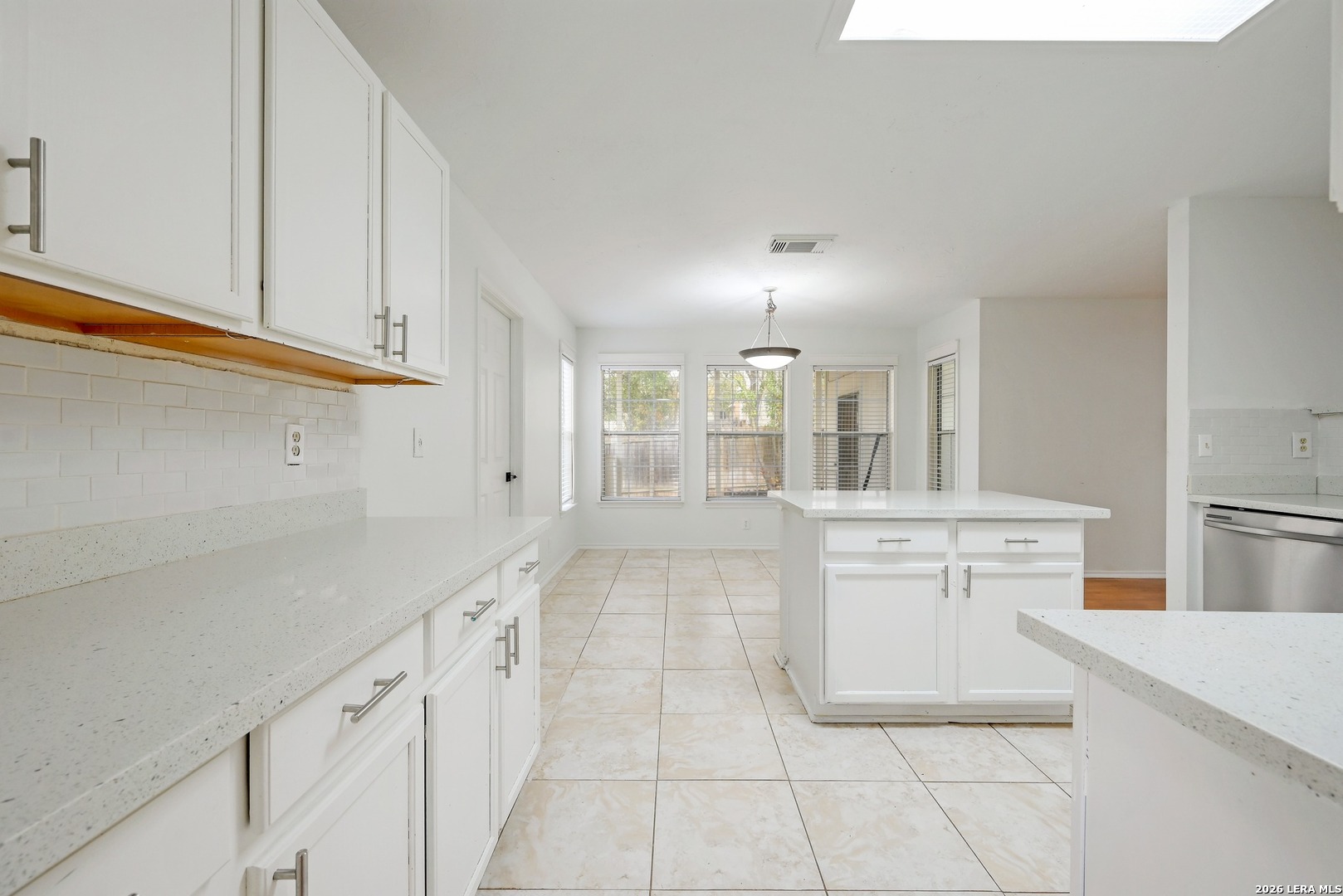 15718 Knollvista