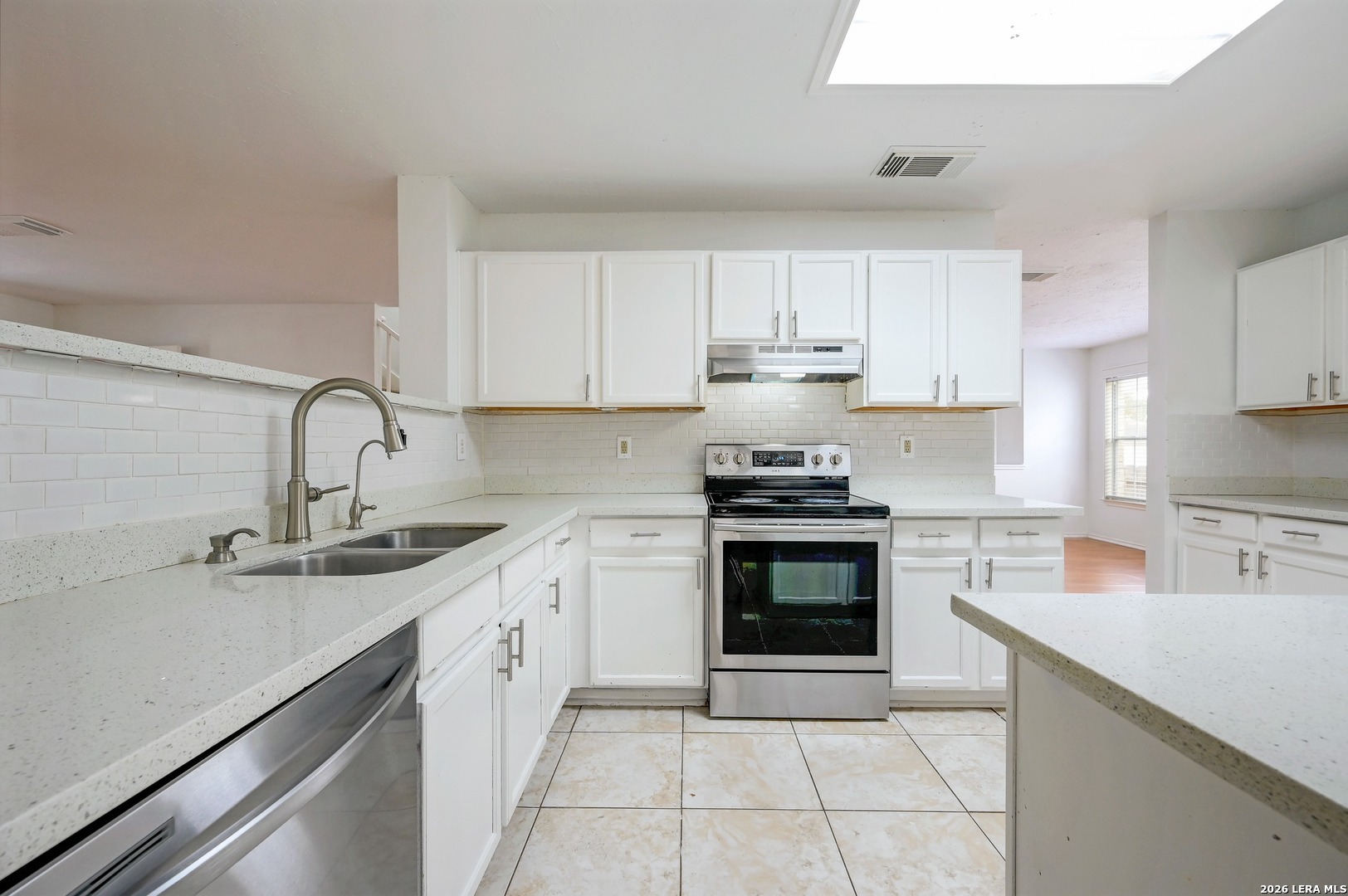 15718 Knollvista