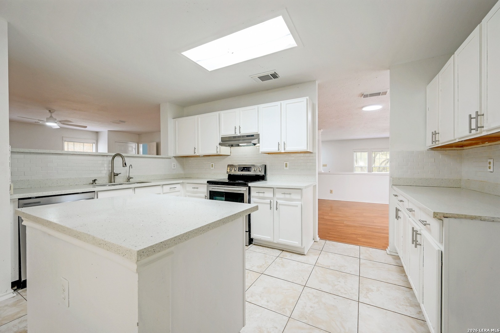15718 Knollvista
