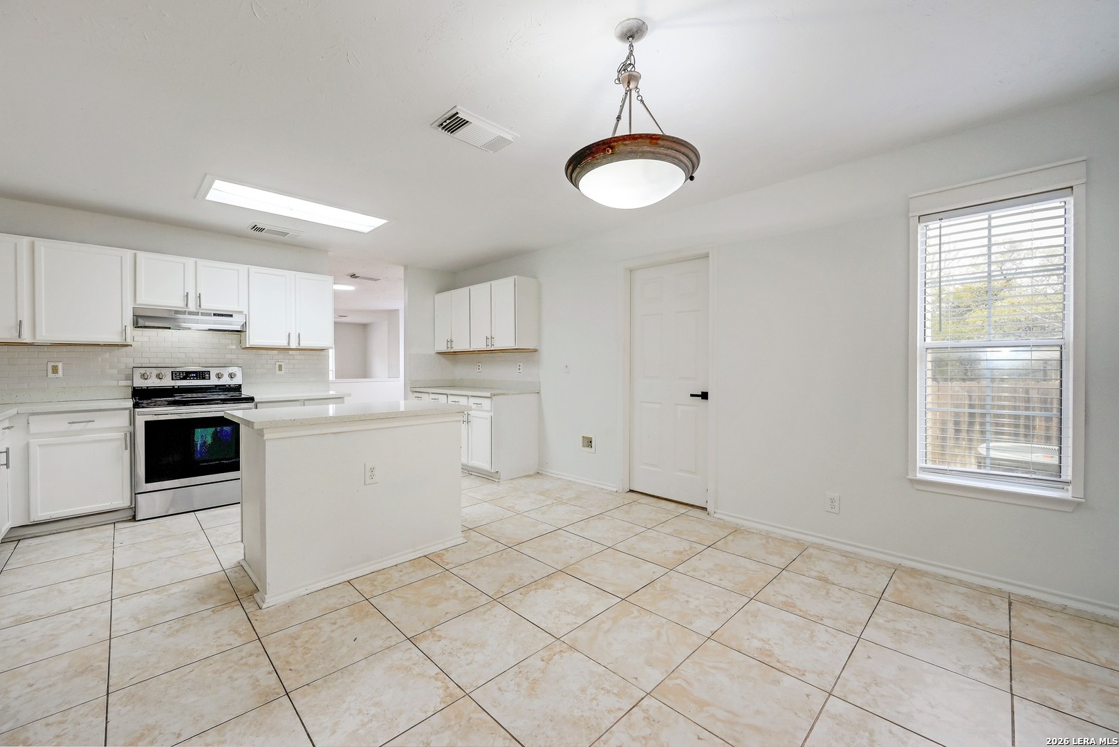 15718 Knollvista