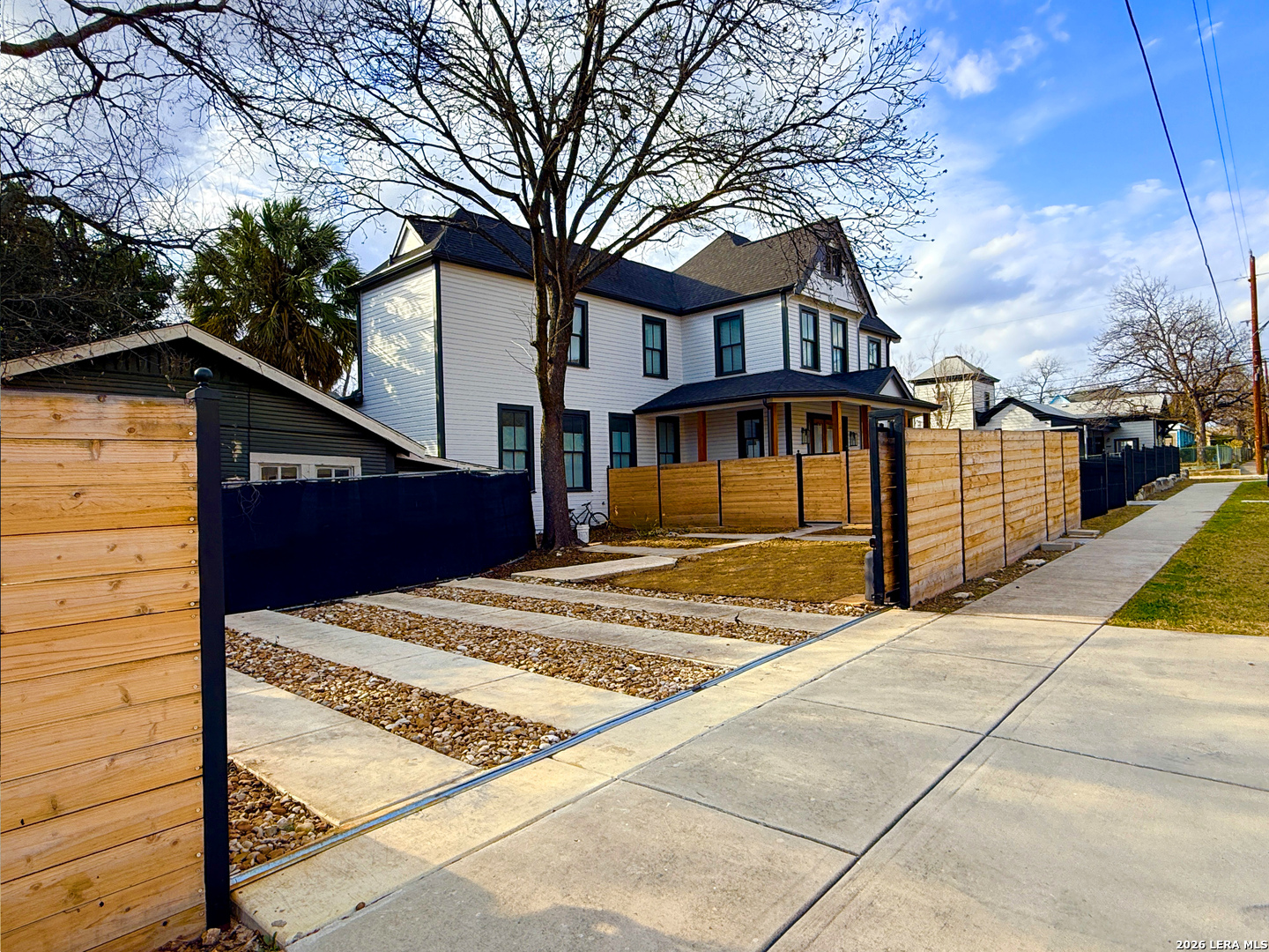 630 E CARSON ST