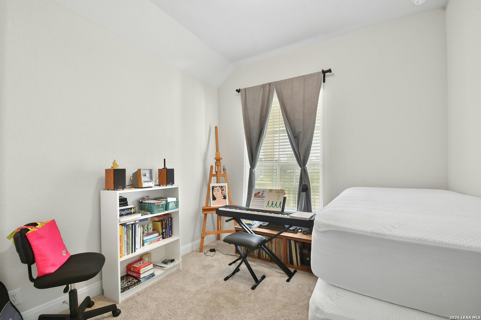 12125 Vine Blossom