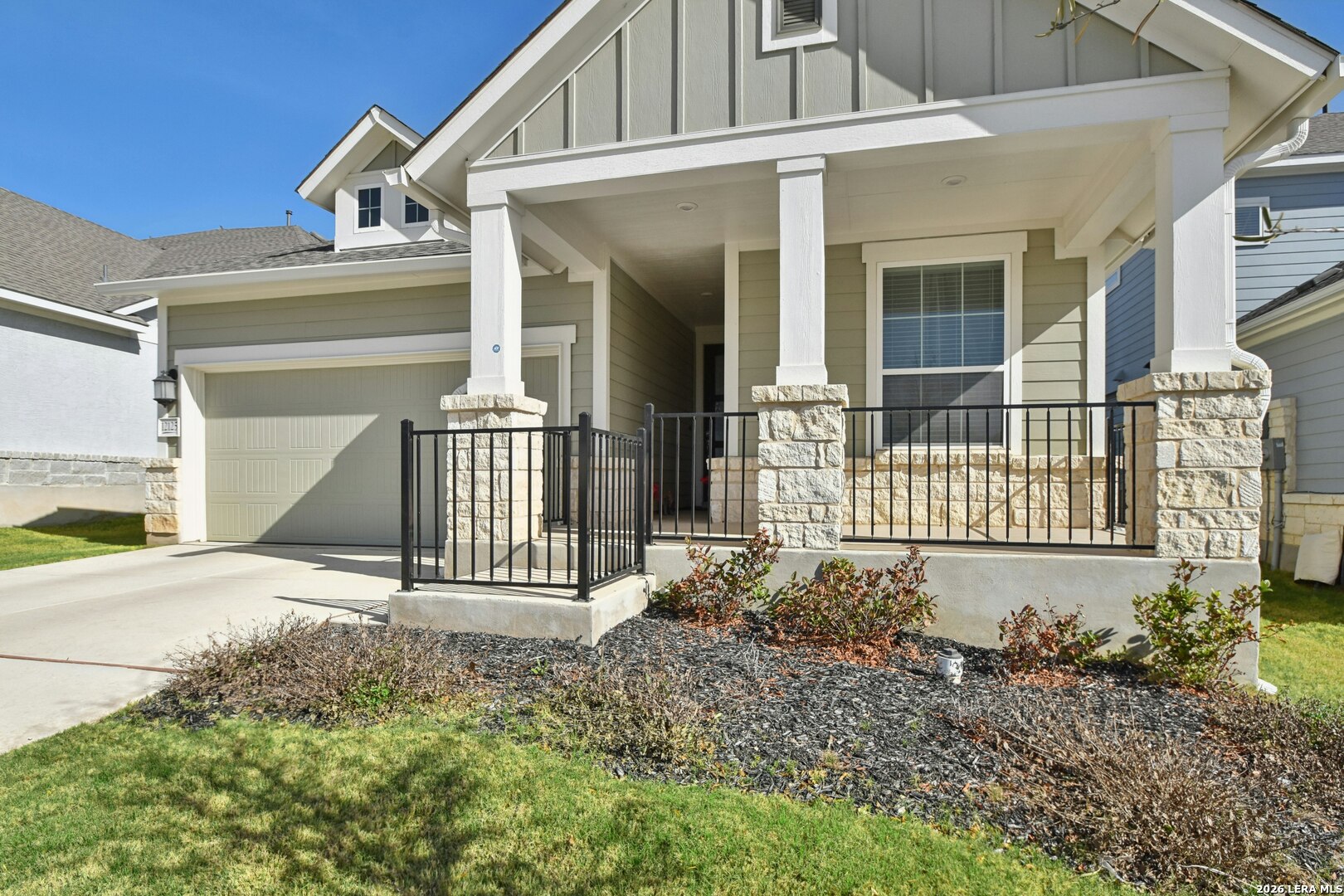 12125 Vine Blossom