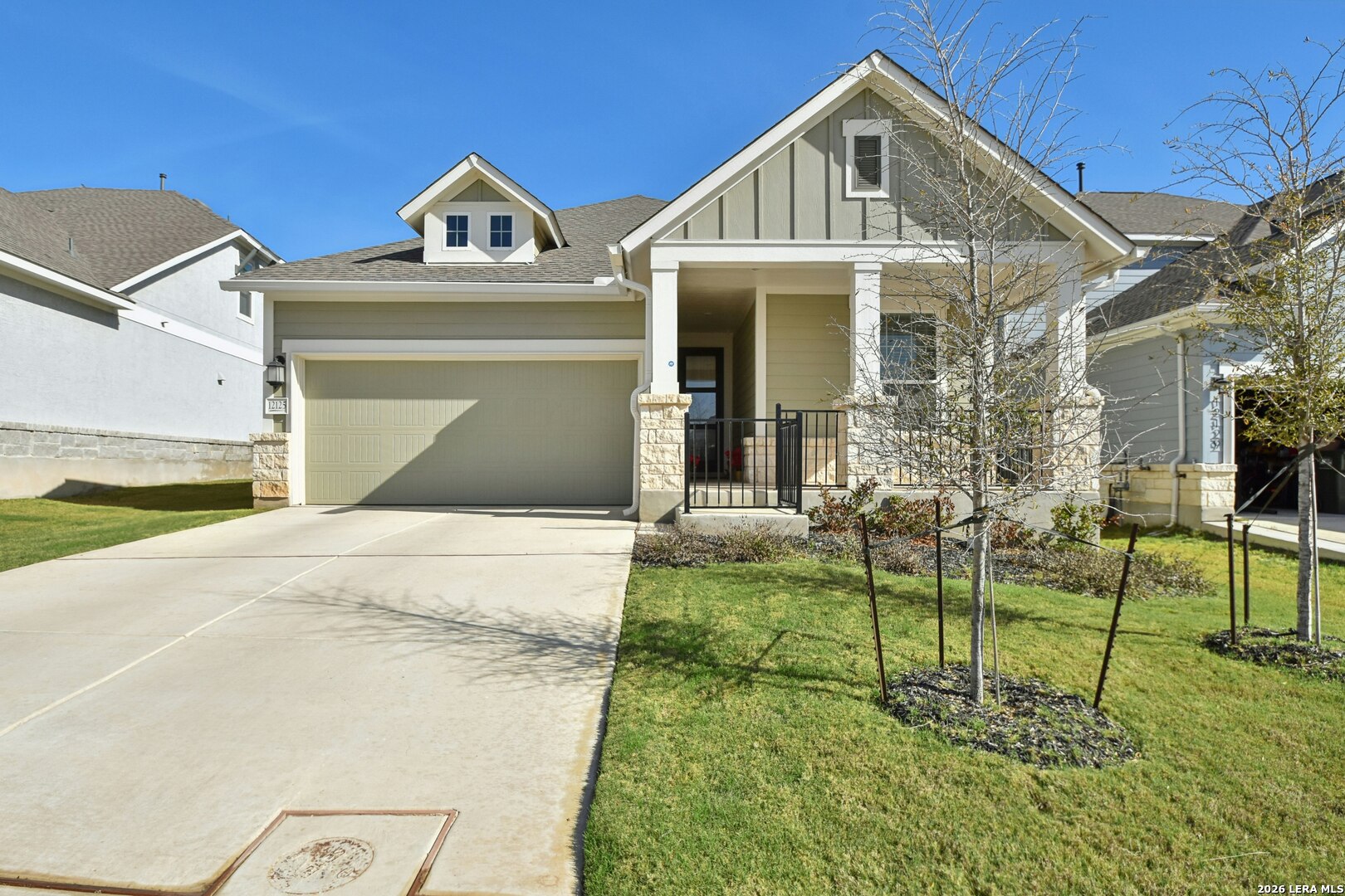 12125 Vine Blossom