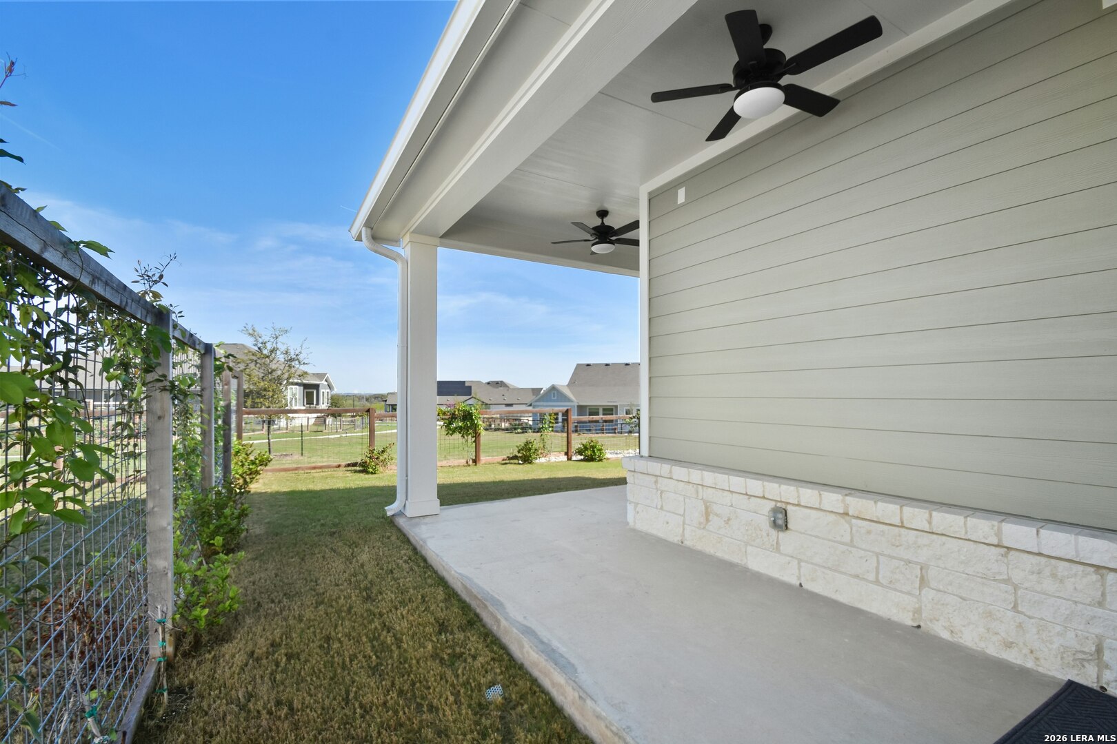 12125 Vine Blossom