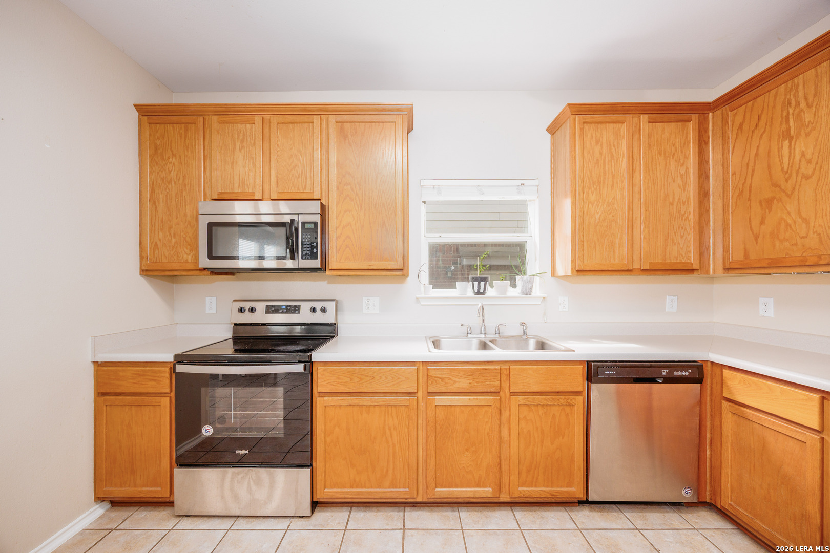 2438 Encino Cedros