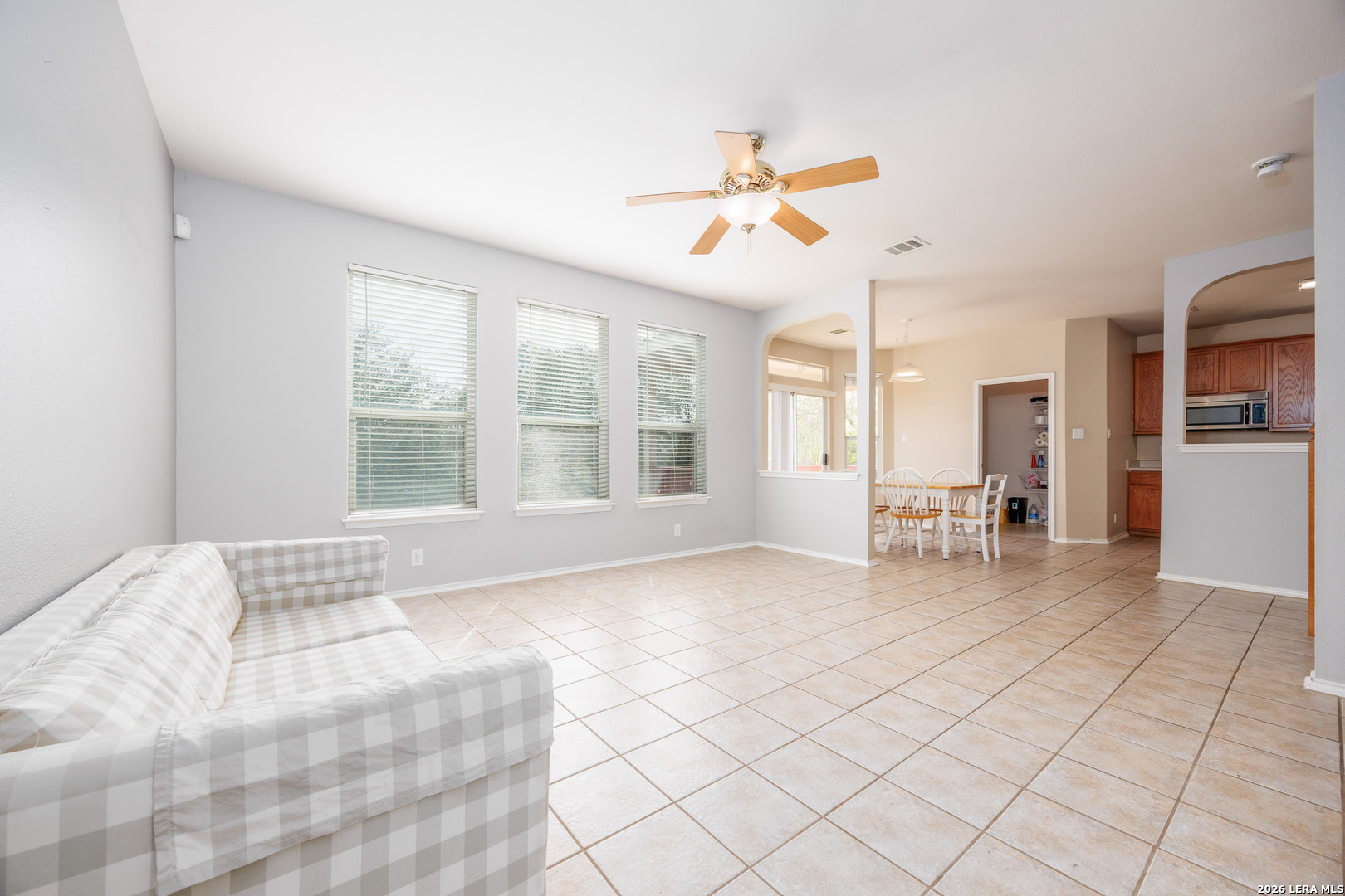 2438 Encino Cedros