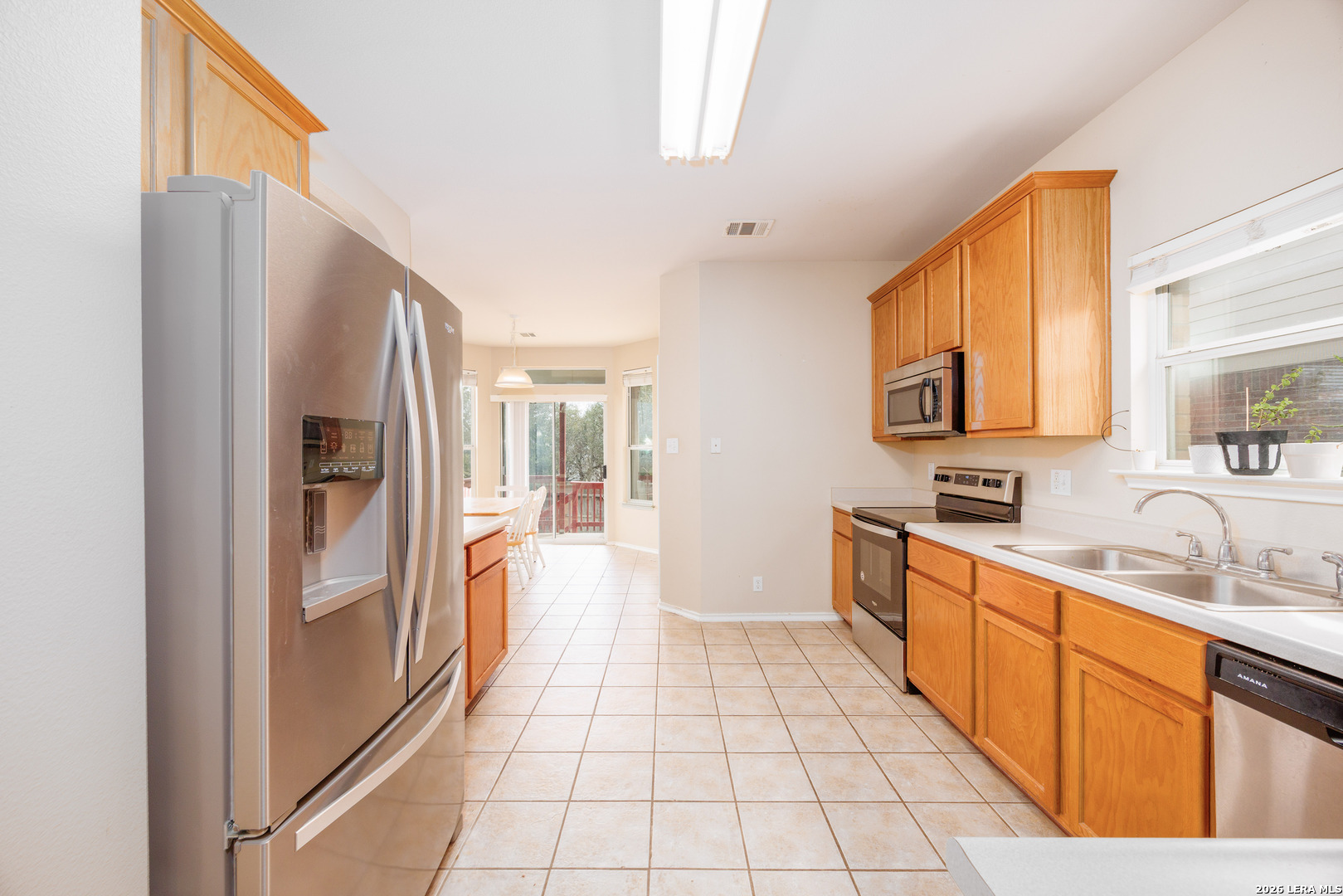 2438 Encino Cedros