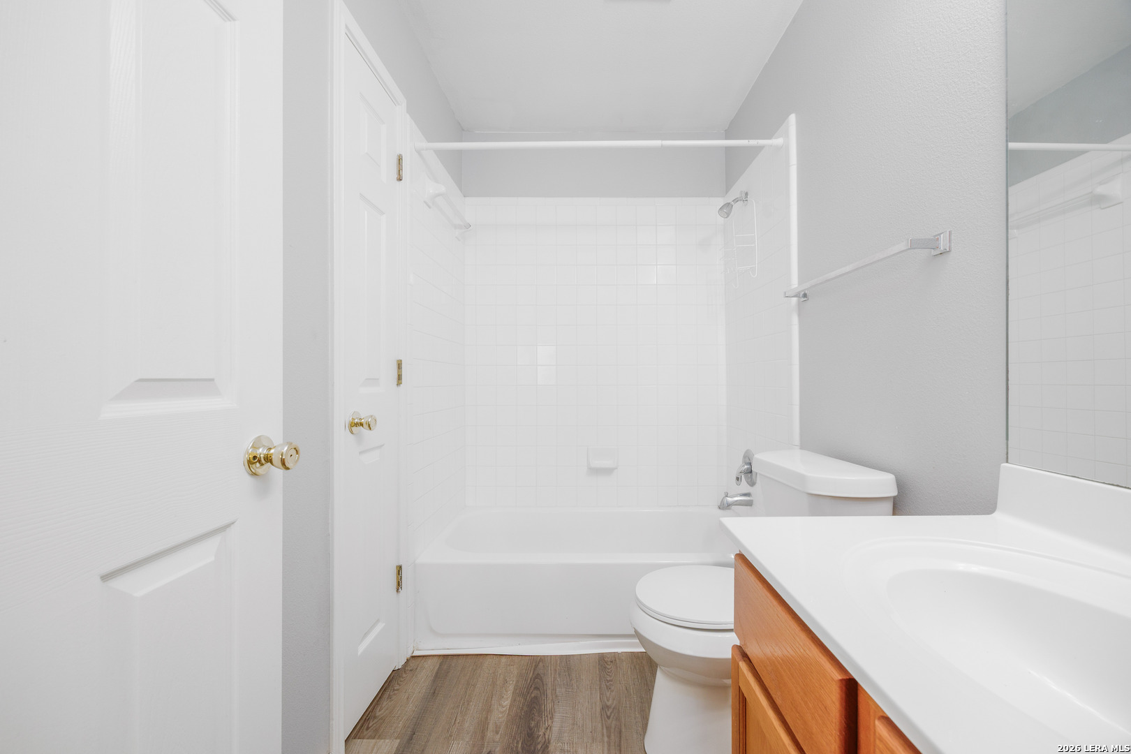 2438 Encino Cedros