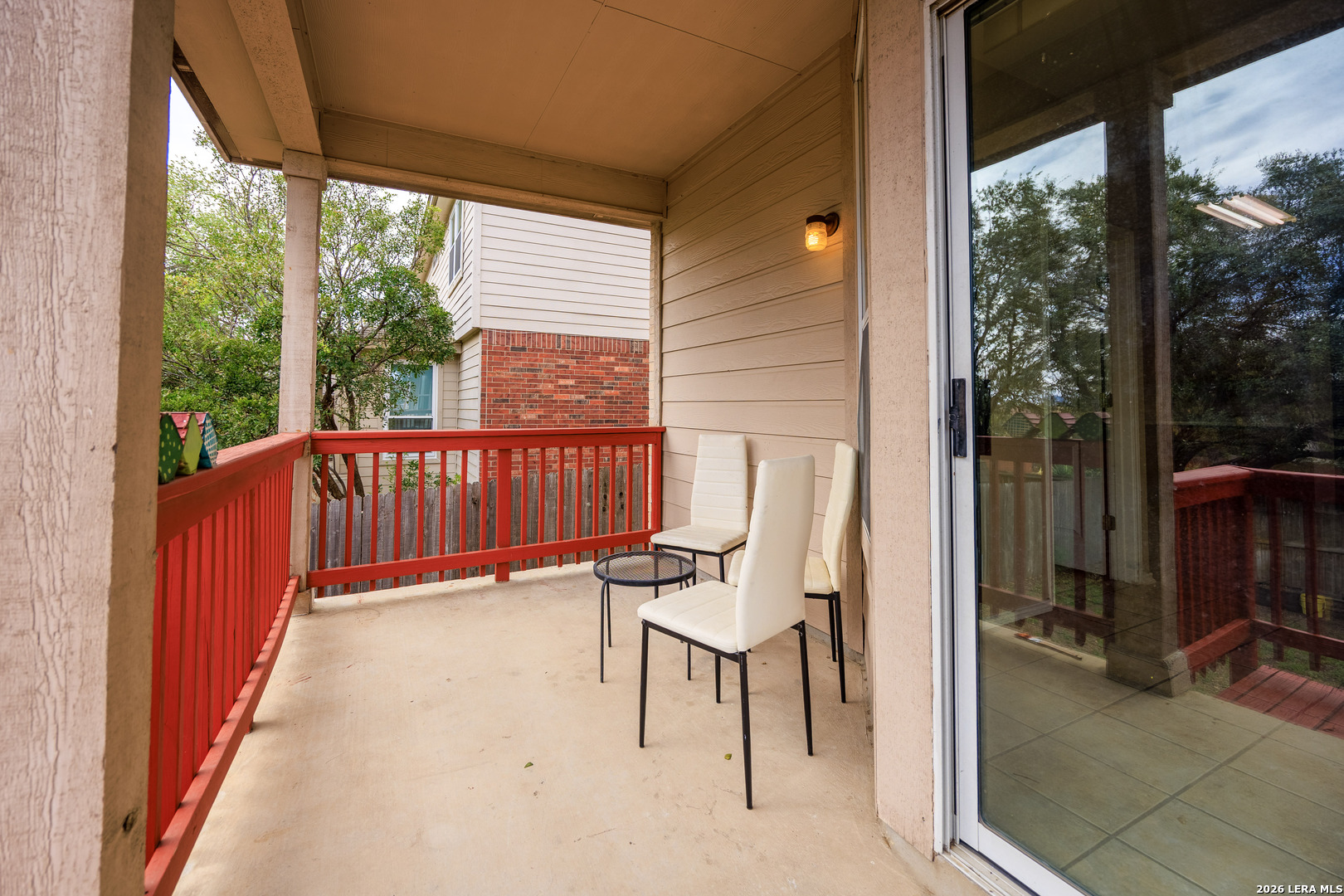 2438 Encino Cedros