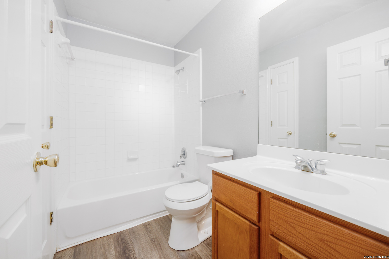 2438 Encino Cedros