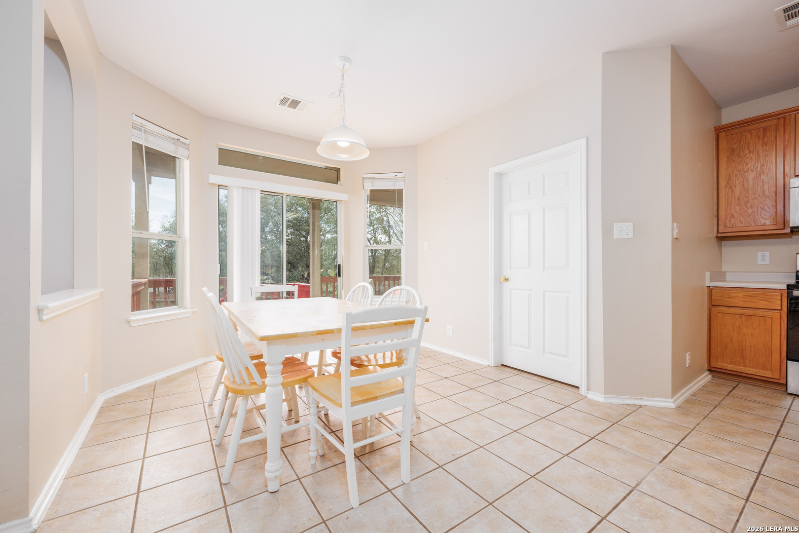 2438 Encino Cedros