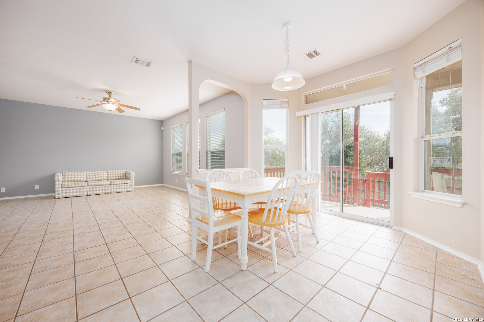 2438 Encino Cedros